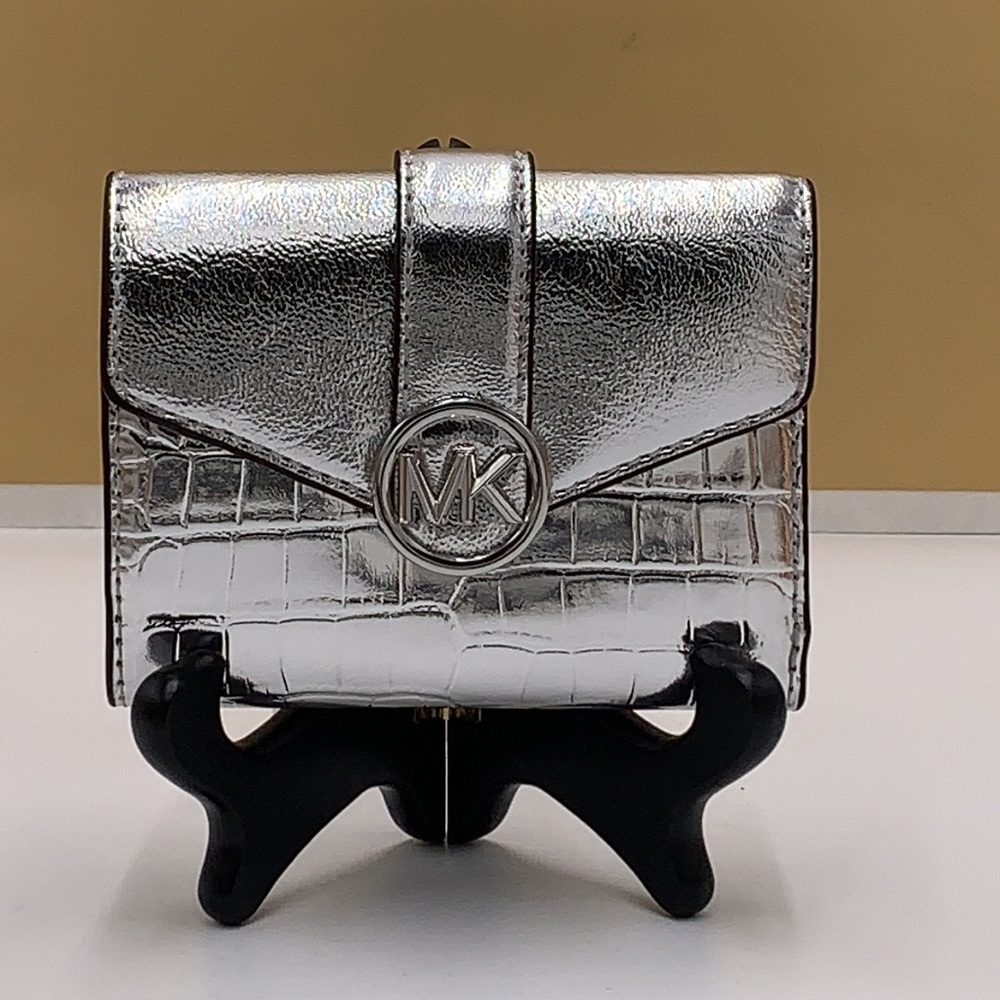 MICHAEL KORS
Carmen Medium Flap bifold Wallet silver color - Picture 3 of 12
